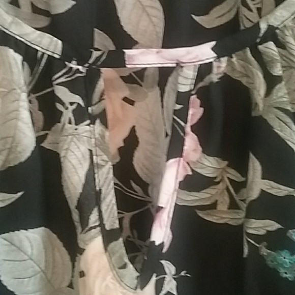 Black floral top - Picture 2 of 2